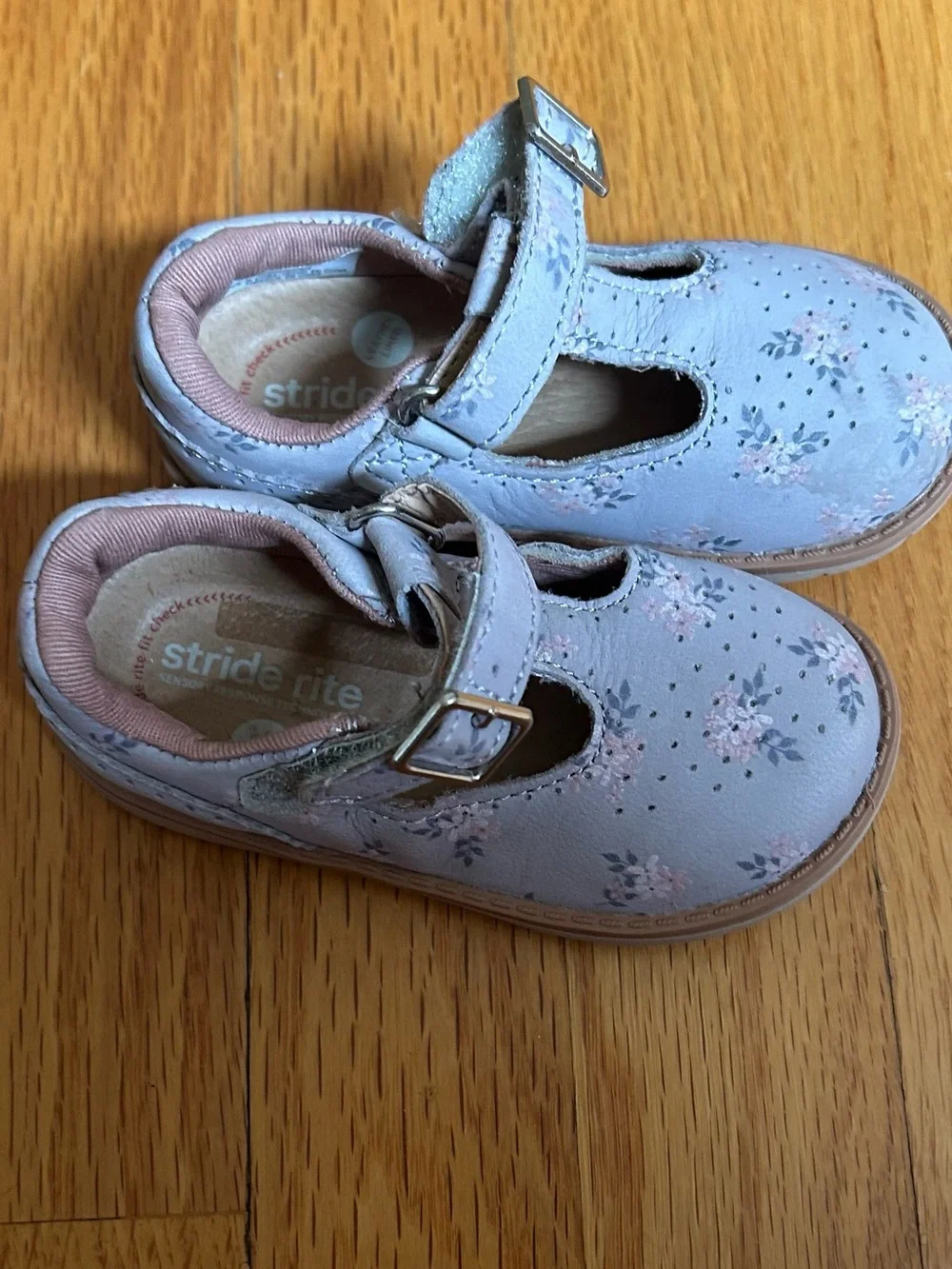 Stride Rite Floral Mary Jane Shoes - size 5.5